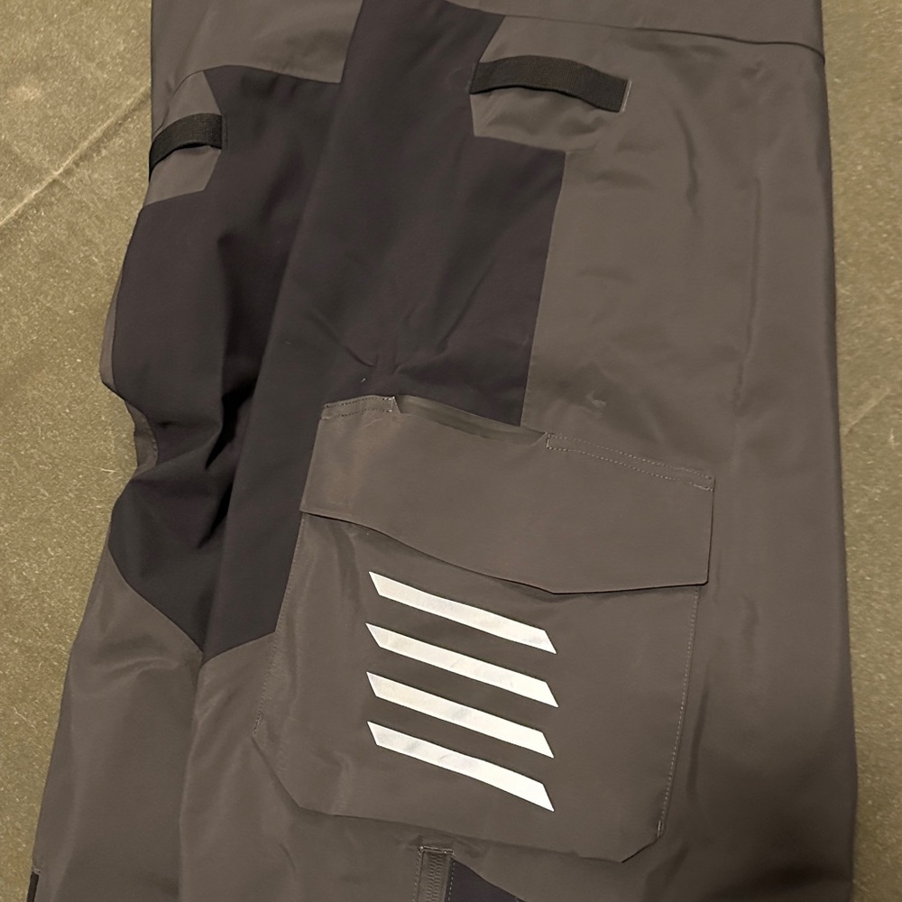Simms Guide Bibs: Gore-Tex Insulated Bibs - Picture 6 of 6